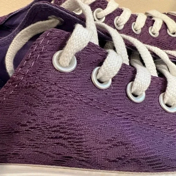 EUC purple lace Converse - Picture 3 of 5